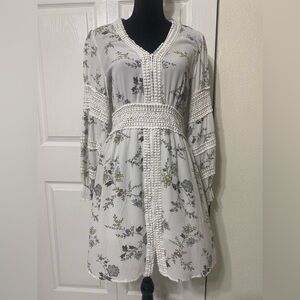 American Rag Cie Floral Embroidered White Dress V-Neck size M